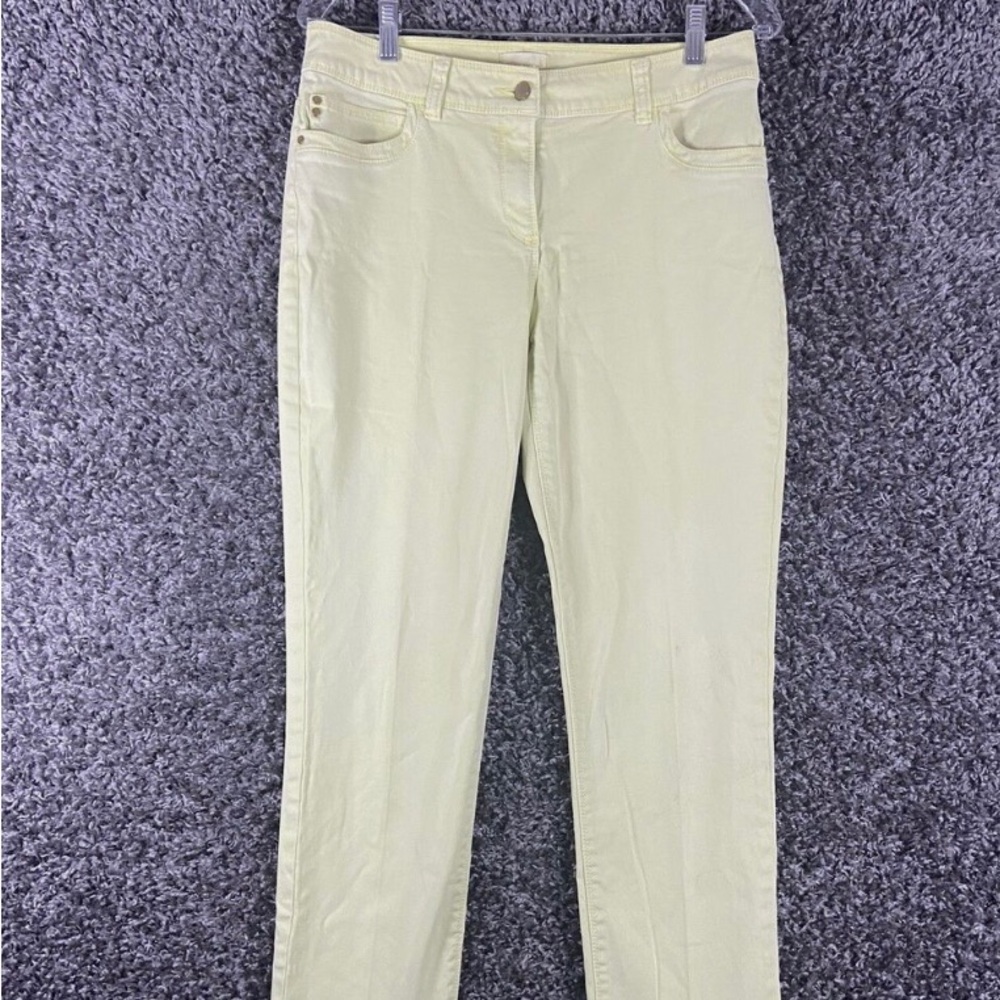 Chico’s Pale Yellow “So Slimming” Pants
Size 3 (14-16)